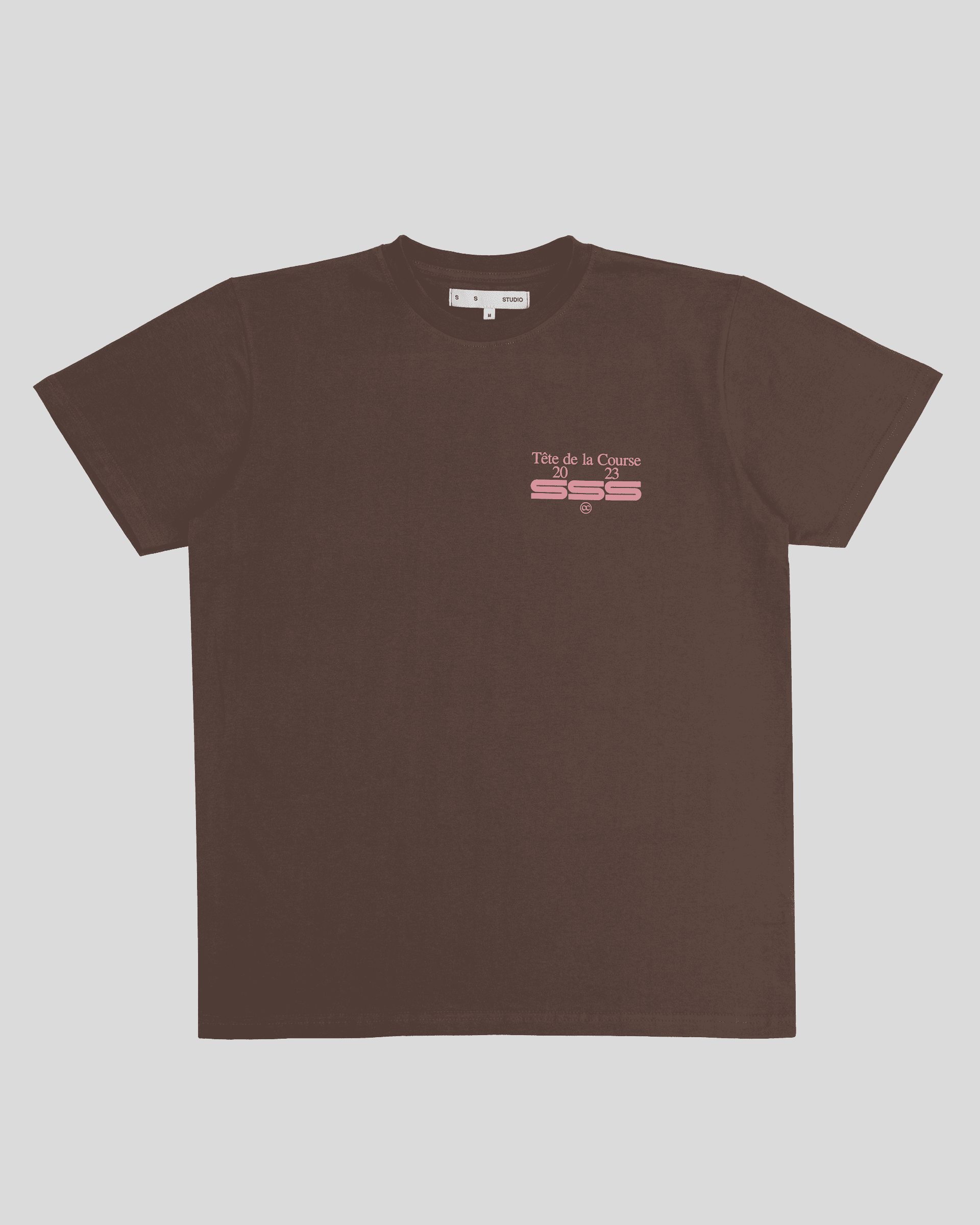 Brown t-shirt with a small pink 'Tête de la Course 2023' logo on the chest.